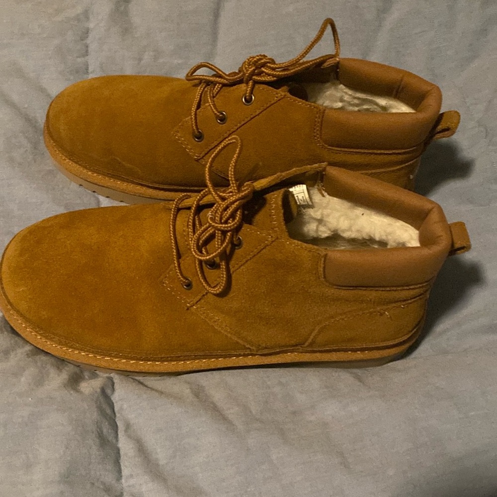 Koolaburra lace up fur lined boots size 10/41